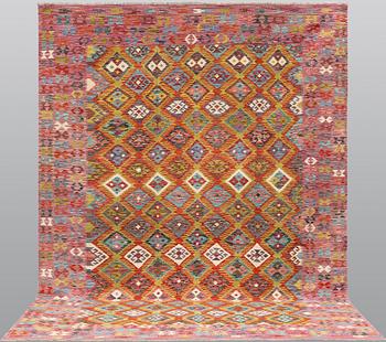 A Kilim carpet, c. 334 x 248 cm.