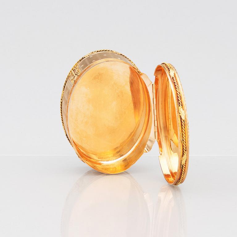 A late 18th century gold box en deux colour and enamel, possibly Hanau, Louis XVI.