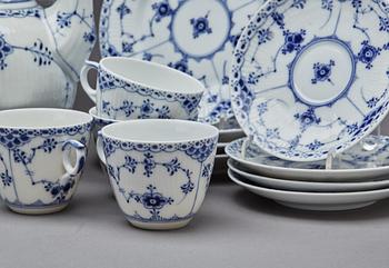 KAFFESERVIS, ca 28 dlr, Musselmalet, Royal Copenhagen, 1900-talets mitt, porslin.