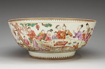 A large famille rose punch bowl, Qing dynasty, Qianlong (1736-95).