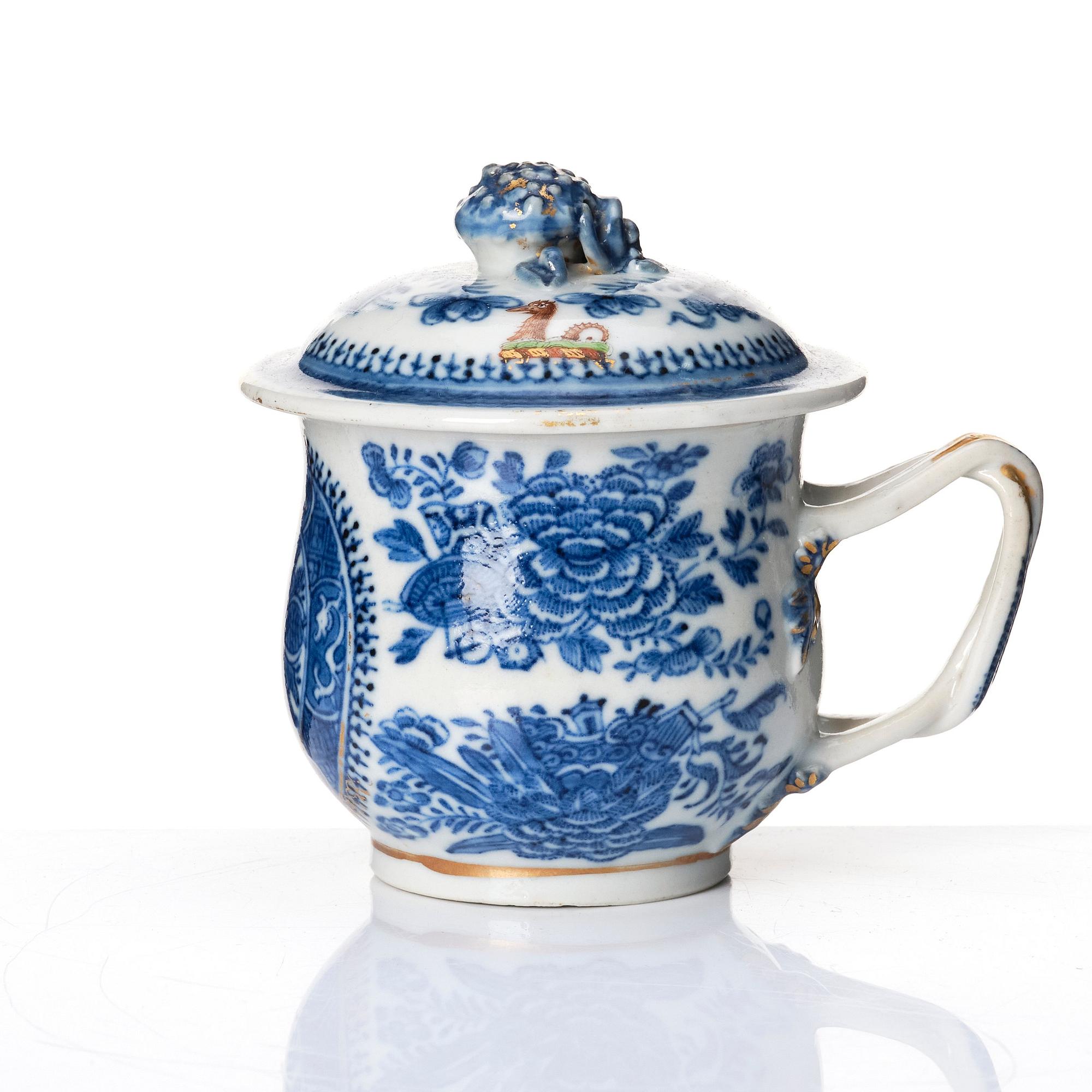 A pair of six armorial custard cups with covers, Qing dynasty, circa 1800.