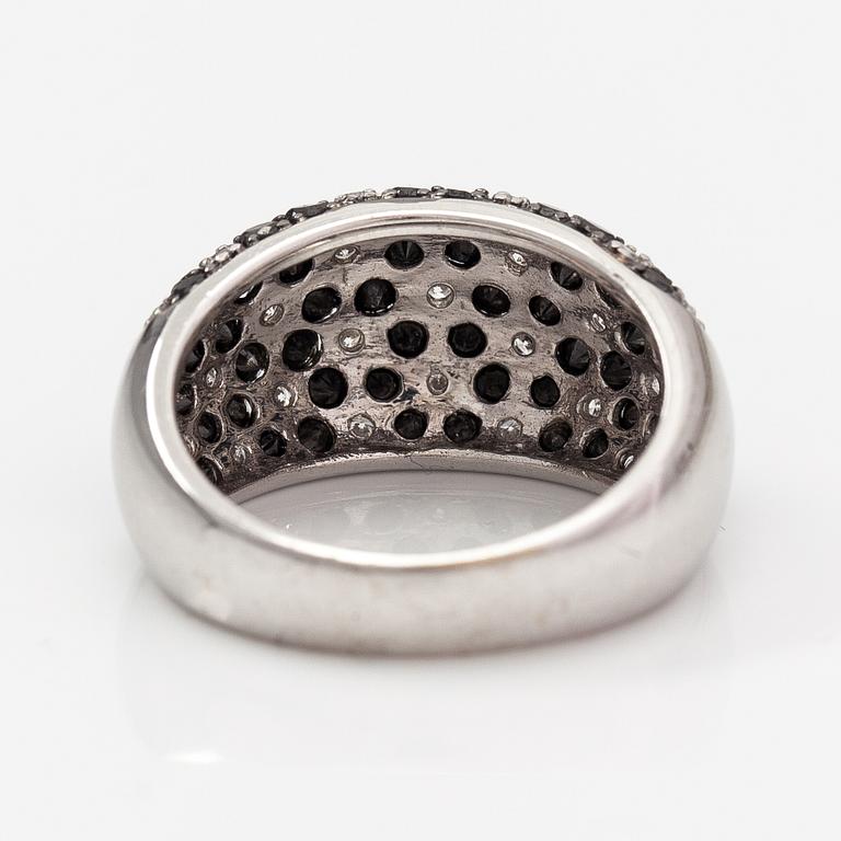 Ring, 14K vitguld, svarta och färglösa diamanter ca 2.20 ct tot. Moskva efter 1994.