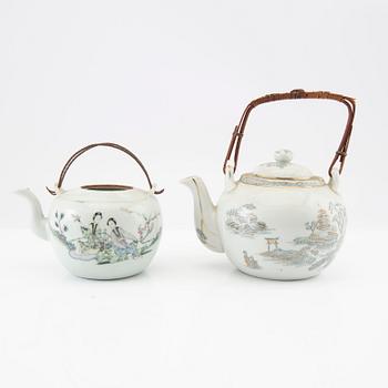 A set of four Chinese tea pots, 20th century.