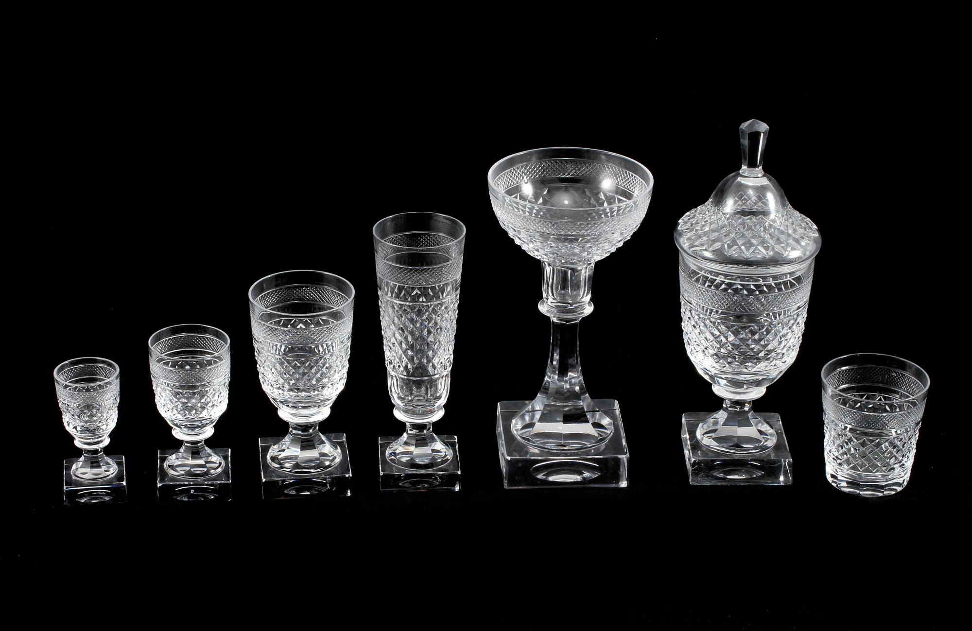 GLASSERVIS, 73 delar, "Kent", Elis Bergh, Kosta, 1900-talets andra hälft.