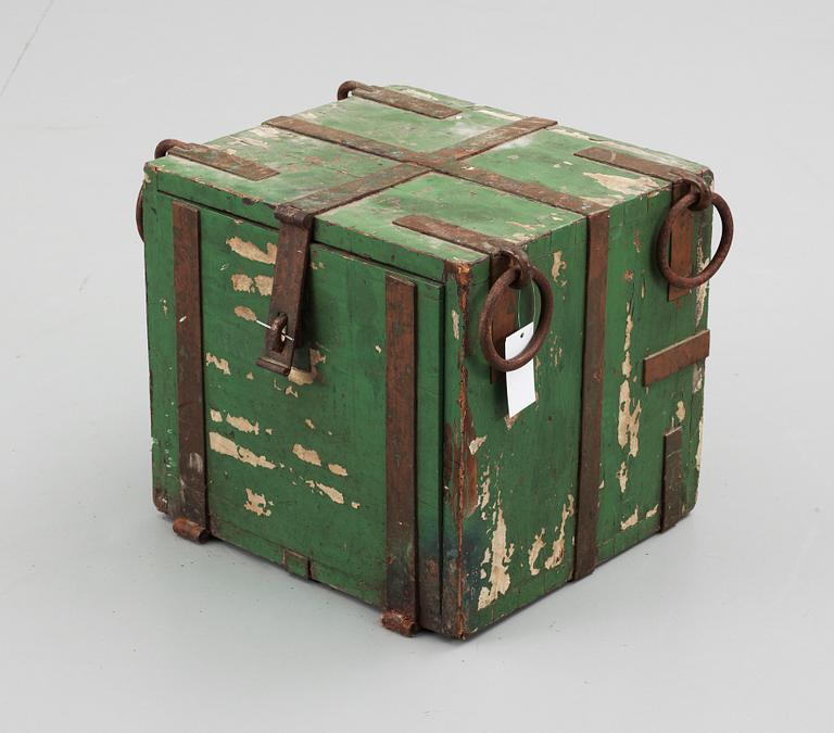 KASSAKISTA, trä och järn, 1800/1900-tal.