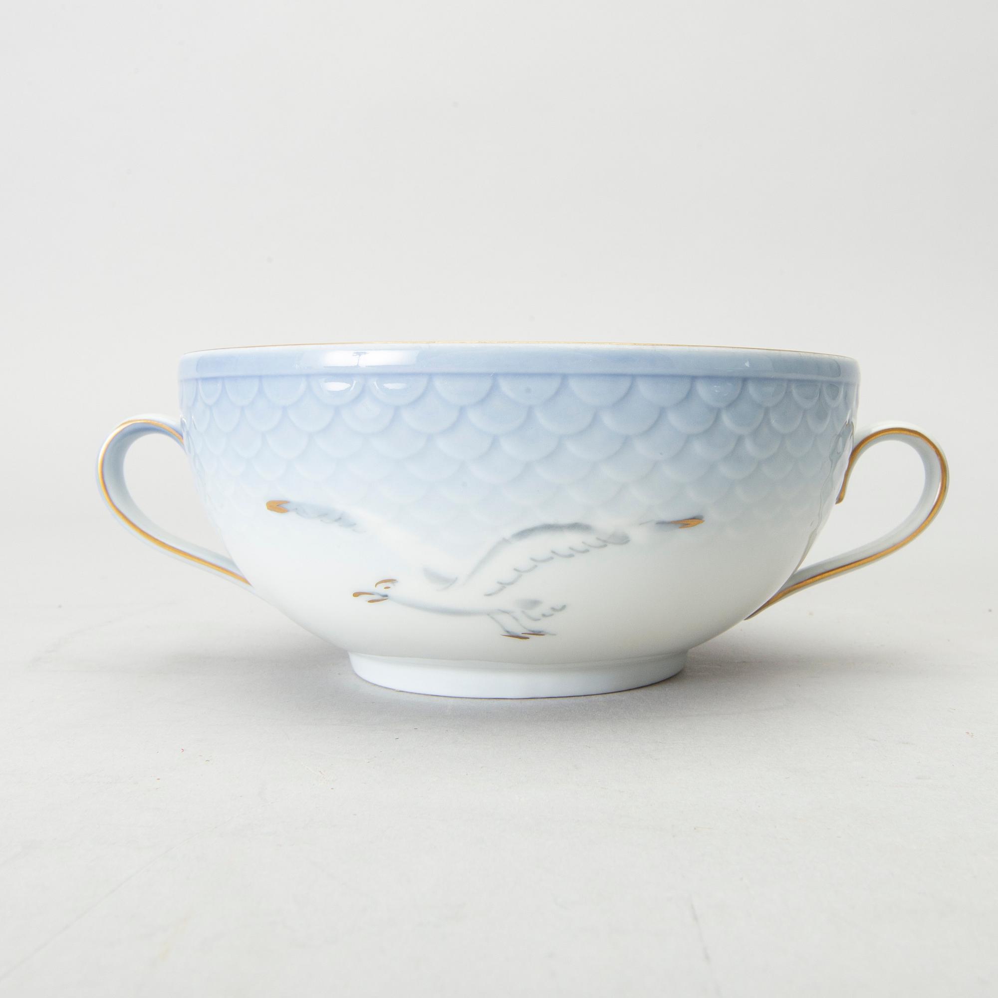 BULJONGKOPPAR med FAT, 10 st, porslin, "Måsen", Royal Copenhagen, 1900-tal.