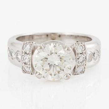 Ring 18K vitguld med briljantslipad diamant ca 2.23 ct.