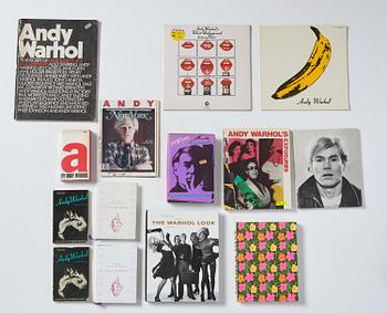 Andy Warhol, Samling av Warhol-relaterade tidningar, böcker och vinylskivor.