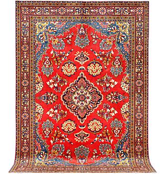 A Golpaygan carpet, c. 314 x 213 cm.