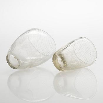 Gunnel Nyman, vaser, 2 st, modell "GN 3" och "GN 16". Signerade G. Nyman Notsjö 1947 och G. Nyman Nuutajärvi Notsjö.