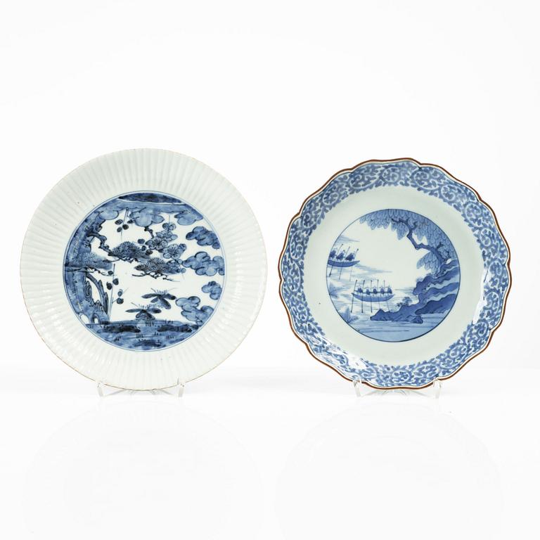 Two Japanese blue and white porcelain dishes, 18th century, Edo (1603-1868).