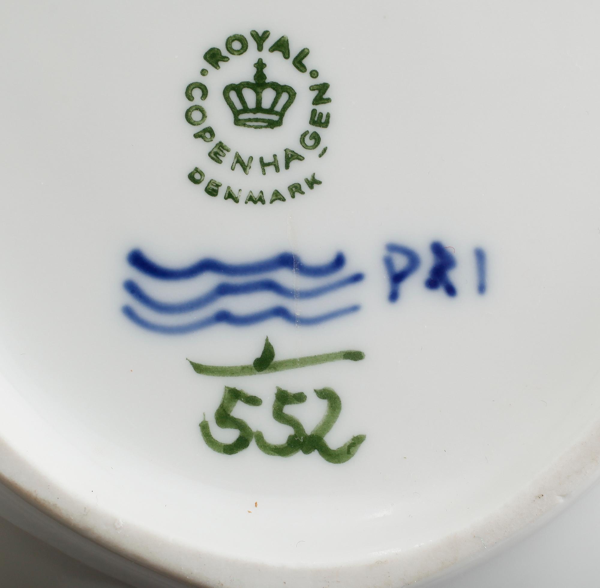 SERVISPORSLIN, ca 17 delar, Royal Copenhagen.