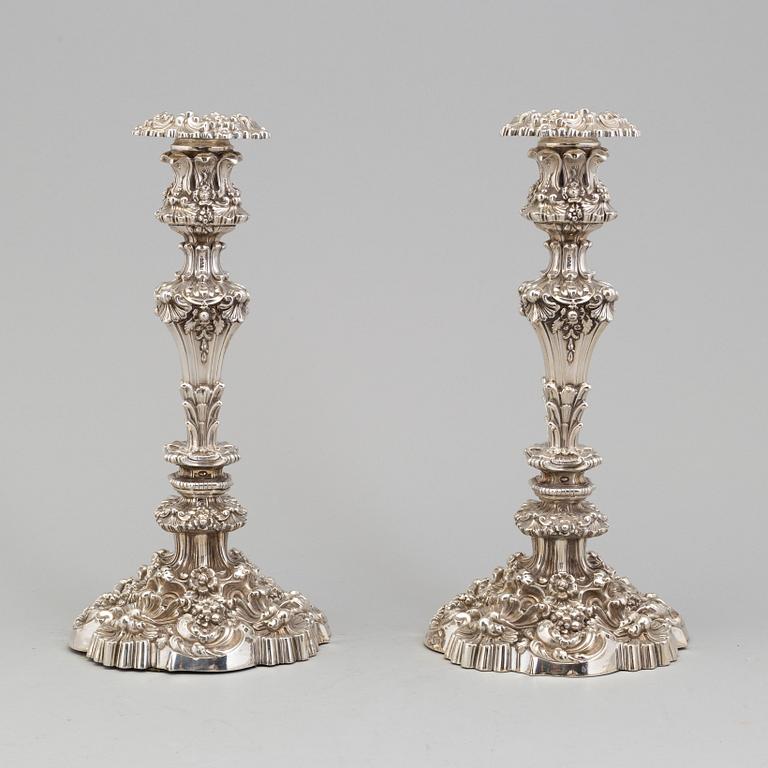 A pair of silver candlesticks Georg IV, Sheffield, 1821, J Ellis & Co.