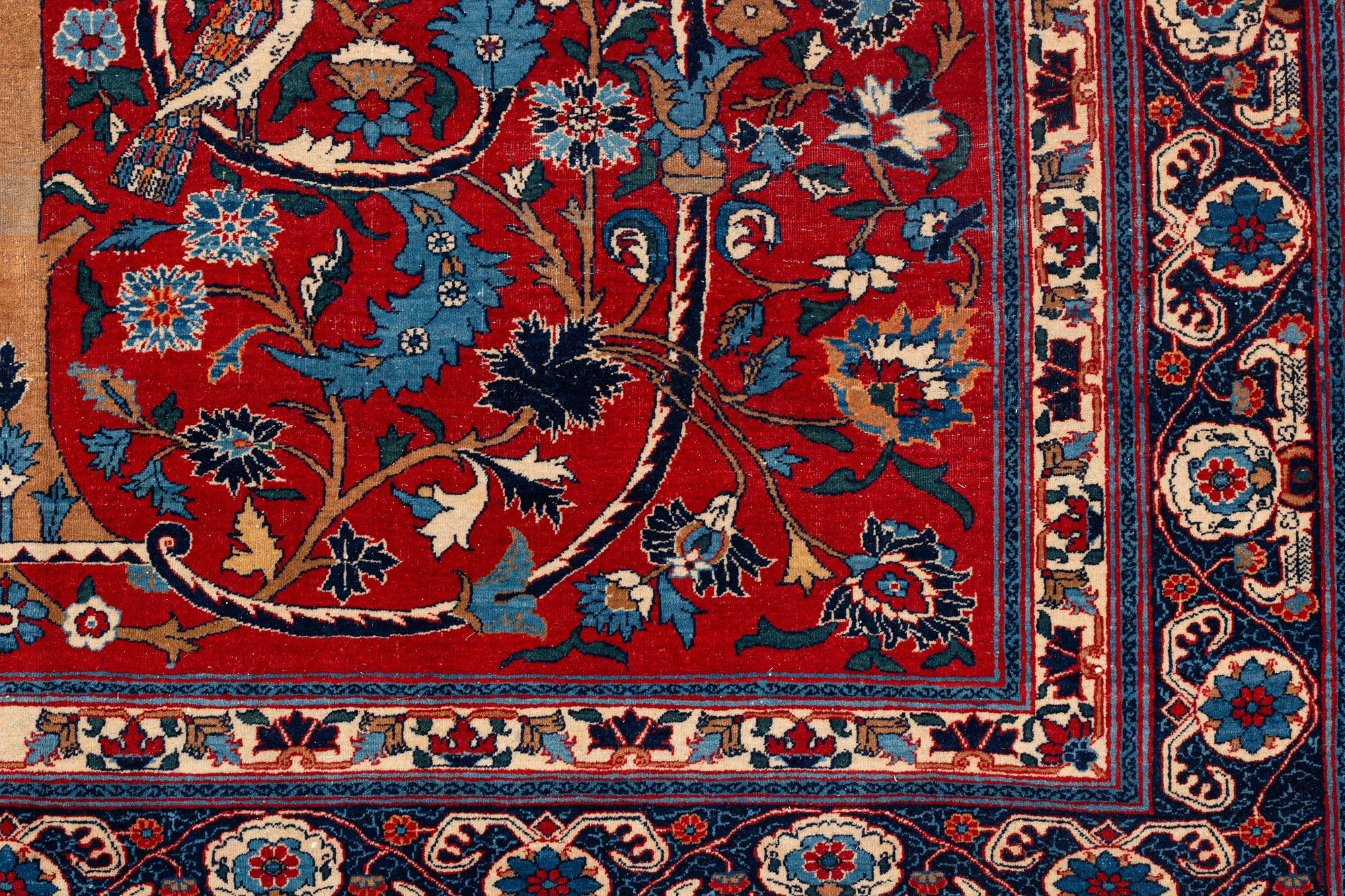 An antique/semi-antique, Teheran carpet, ca 314 x 211 cm.