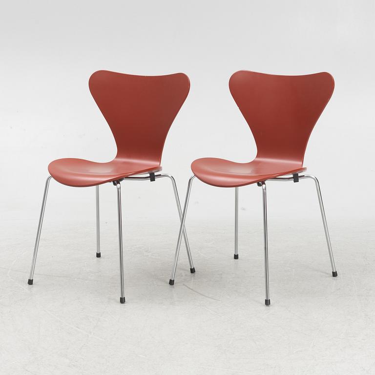 Arne Jacobsen, chairs, 5 pcs, "The Seven", Fritz Hansen, Denmark, 2022.