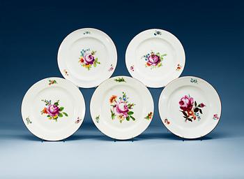 1223. A set of five Gardner dinner plates, ca 1800.