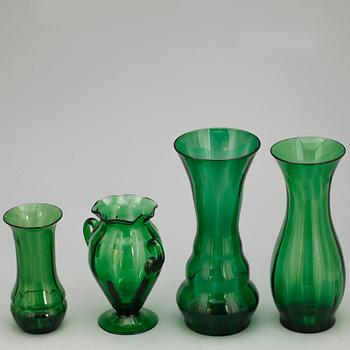 VASER, 4 st, gröntonat glas, omkring 1900.