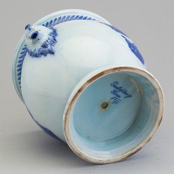 JOSEF EKBERG, a glazed porcelain "Three Crown" coat of arms flower pot, Gustavsberg, Sweden 1911.