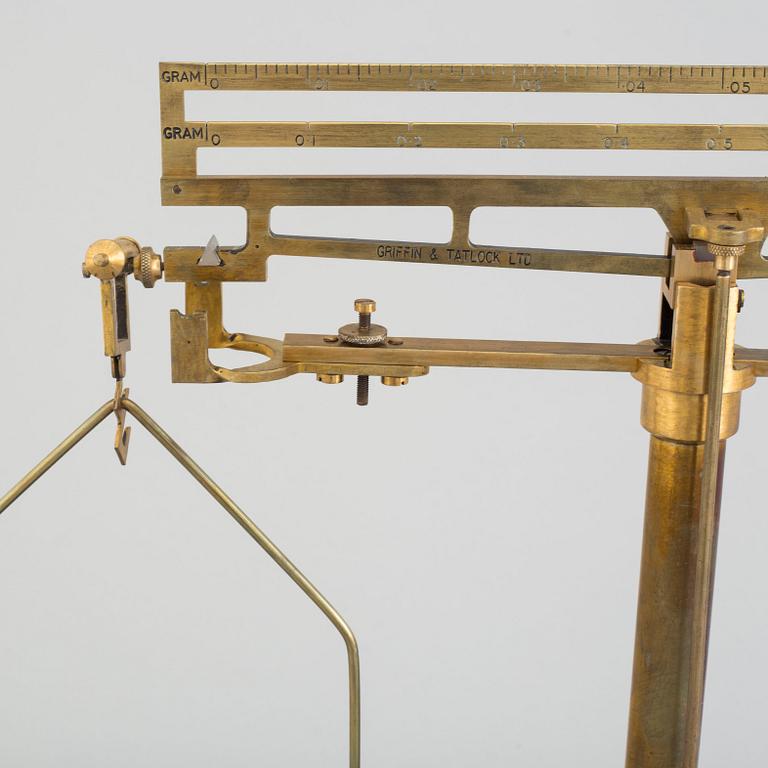 a scale by Griffin & Tatlock Ltd, England in the first half of the 20th century.