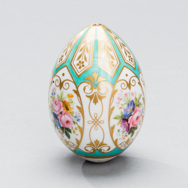 AN EASTER EGG, porcelain, Russia, late 19th century.