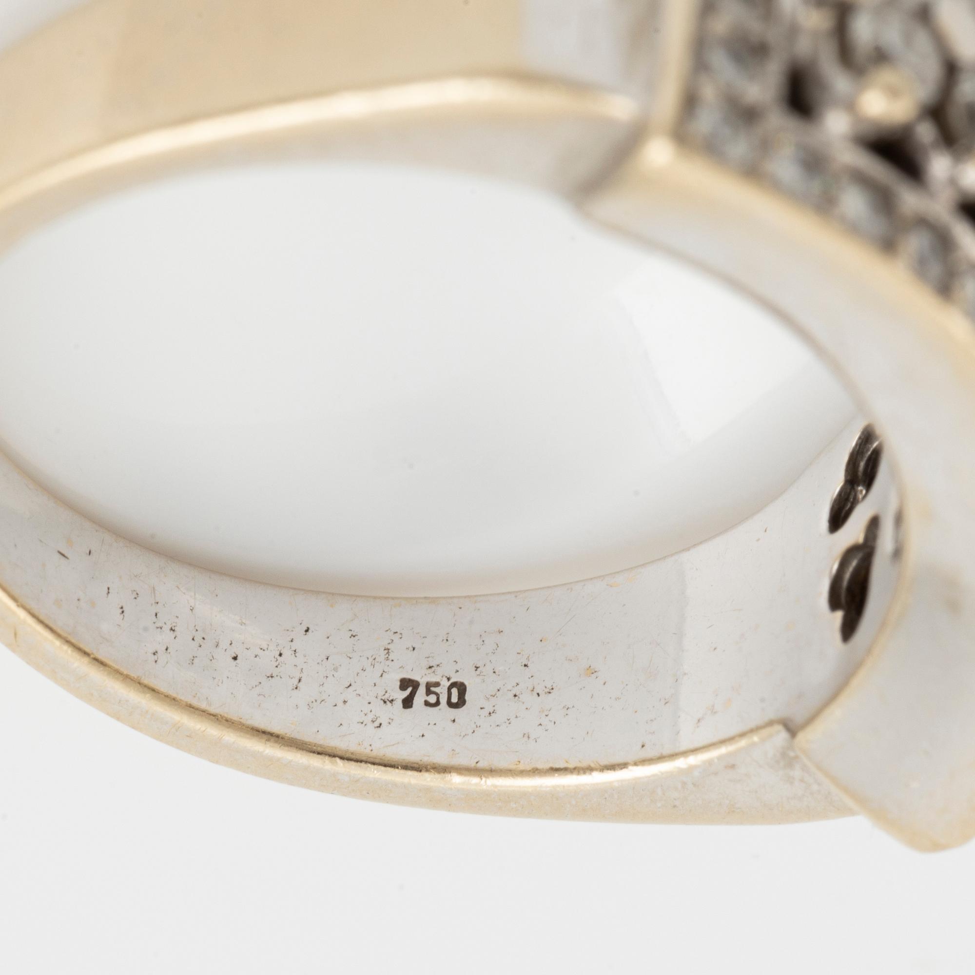 Ring with dark sapphire and brilliant-cut diamonds.