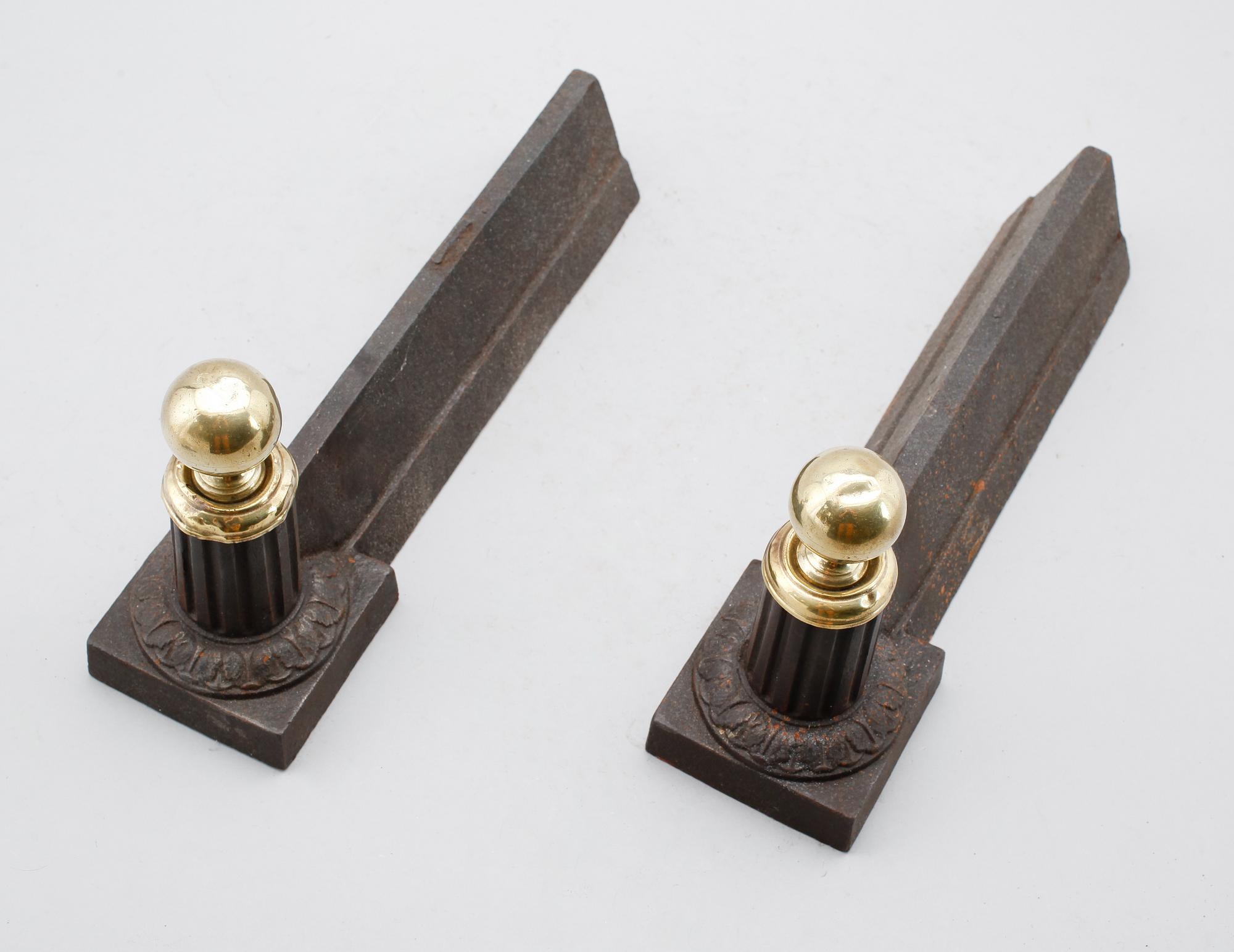 ELDHUNDAR, 1 par, mässing och gjutjärn, omkring år 1900.