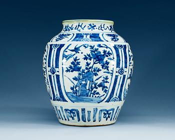 A large blue and white jar, Ming dynasty, Wanli (1572-1620).