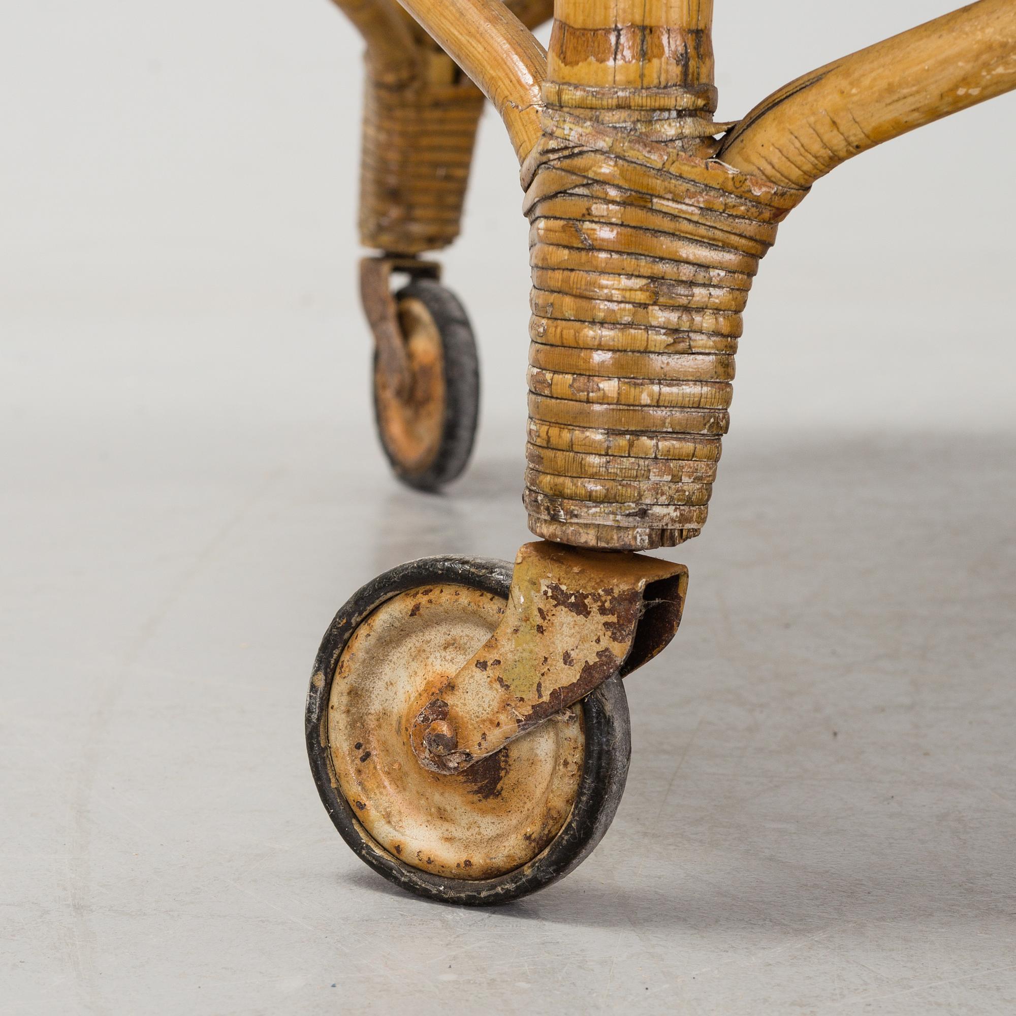 SOFFA SAMT SOFFBORD, omkring 1960-tal.