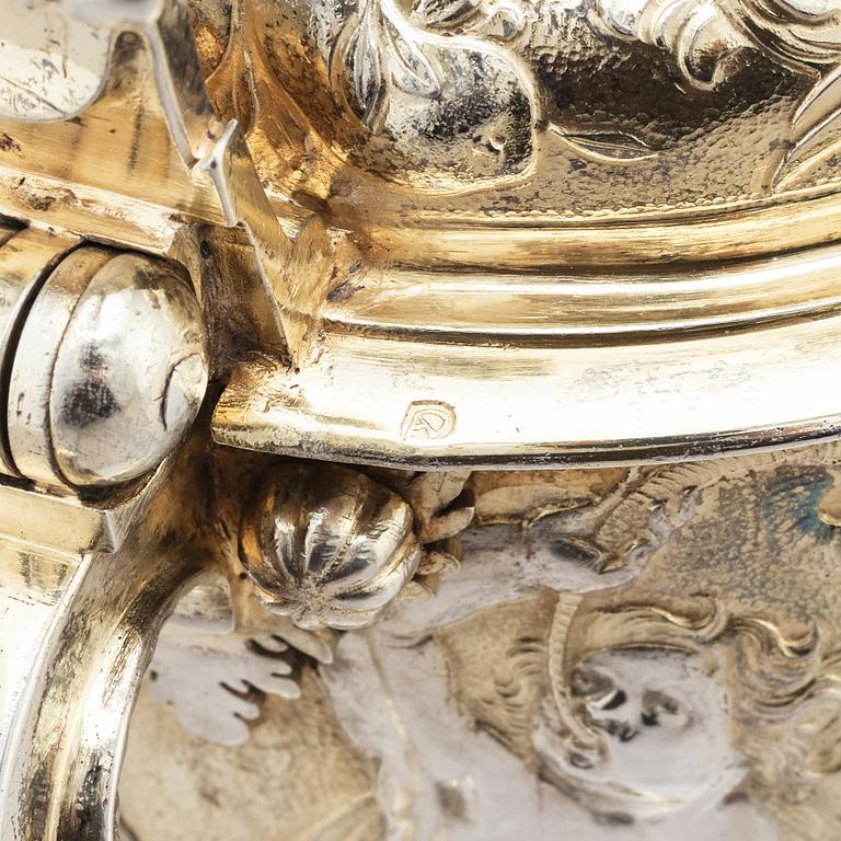 A German 17th century silver-gilt tankard,  mark of Abraham I Drentwett, Augsburg 1645-50.