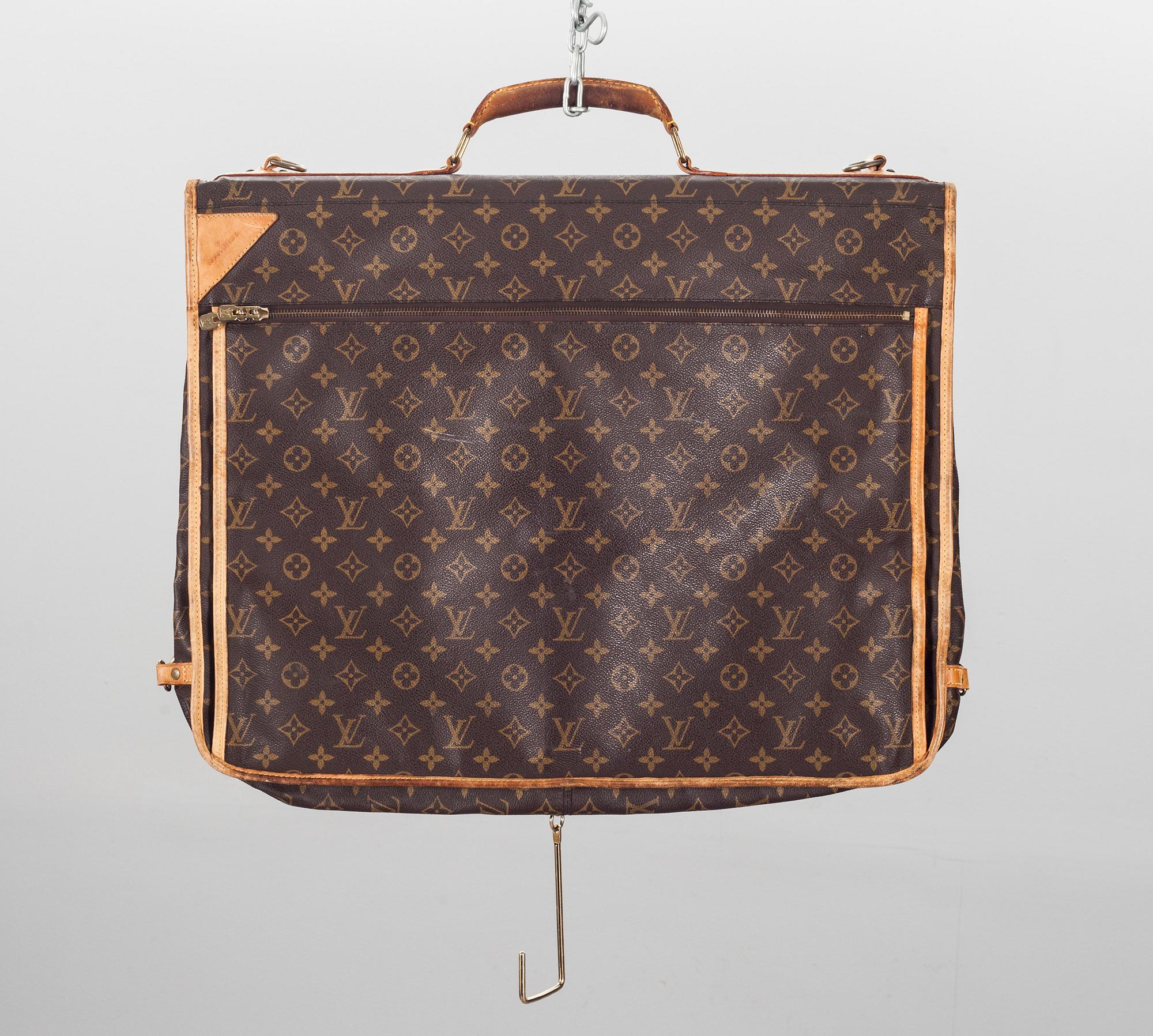 RESEGARDEROB, "Garment bag" Louis vuitton.