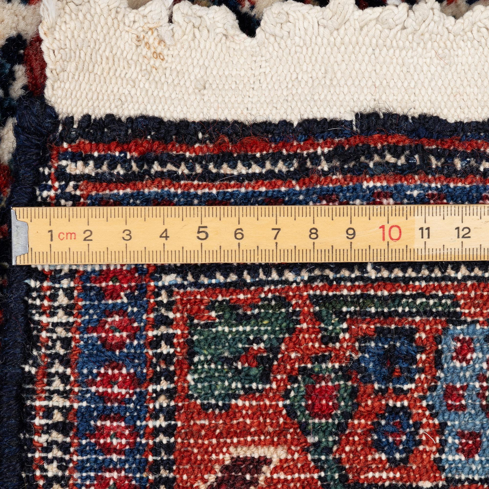 Matta, semiantik Senneh, ca 165 x 120 cm.