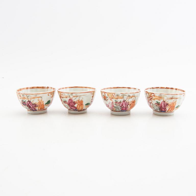 Koppar med fat, 4 st + 1 fat, porslin, Qianlong (1736-95), Kina.