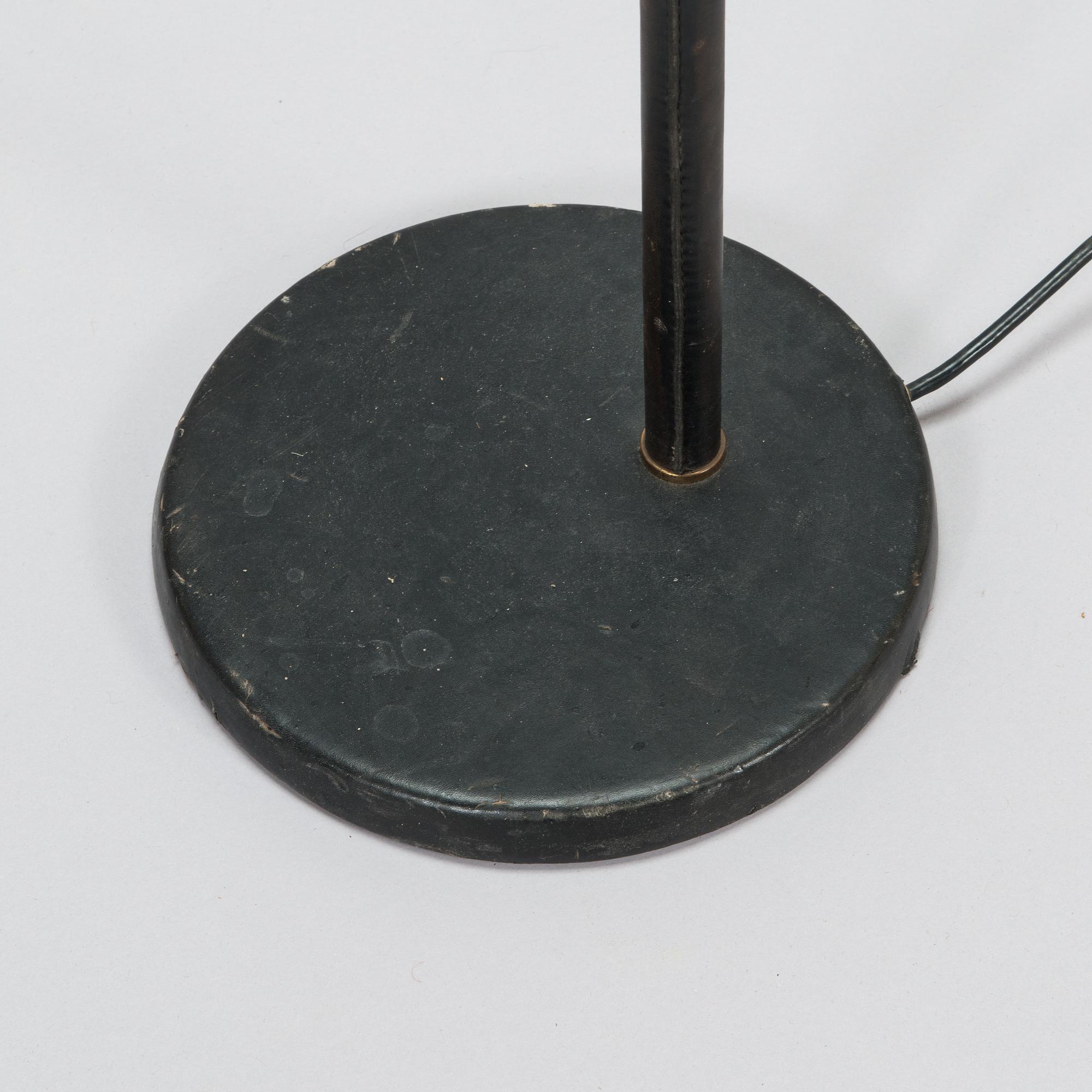 Alvar Aalto, an 'Angel's Wing' floor lamp, 805. Manufactured by Valaistustyö.