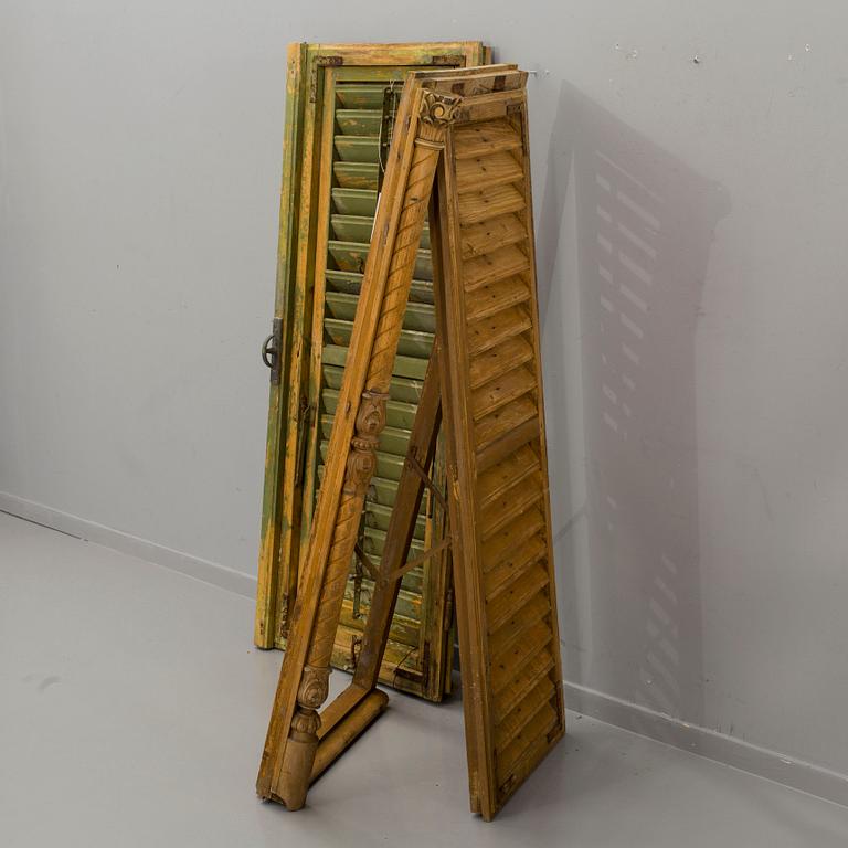 FÖNSTERLUCKOR, ett par, Europa 1900-talets första hälft.