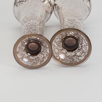 VASER, ett par, glas, med dekor i sterlingsilver, 1900-tal.