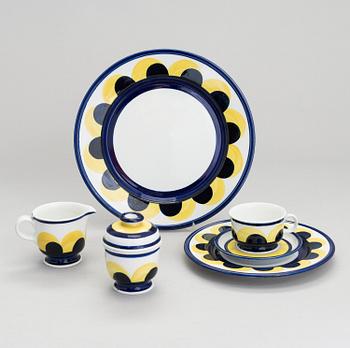 ANJA JUURIKKALA, A Finnish 17 parts 'Paju' porcelain service signed AIJ Arabia, second half of 20th Century.