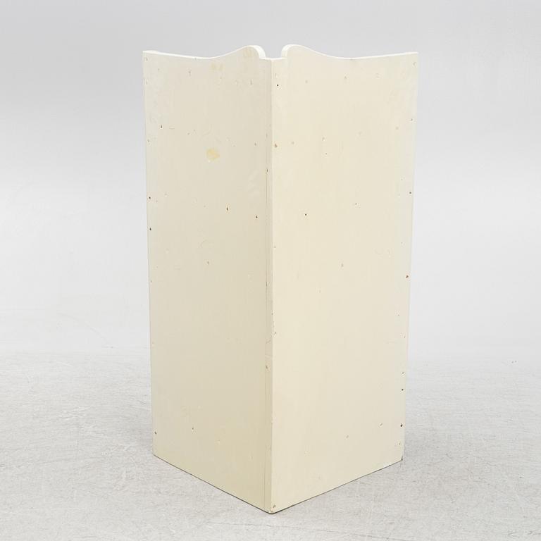 Hörnskåp, 1900-talets mitt.