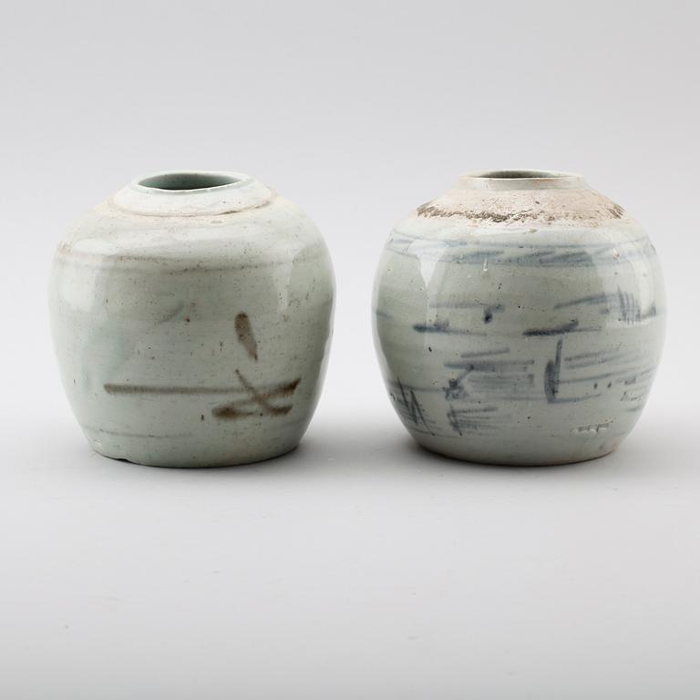 BOJANER, 2 st, porslin, Kina, 1700-tal.