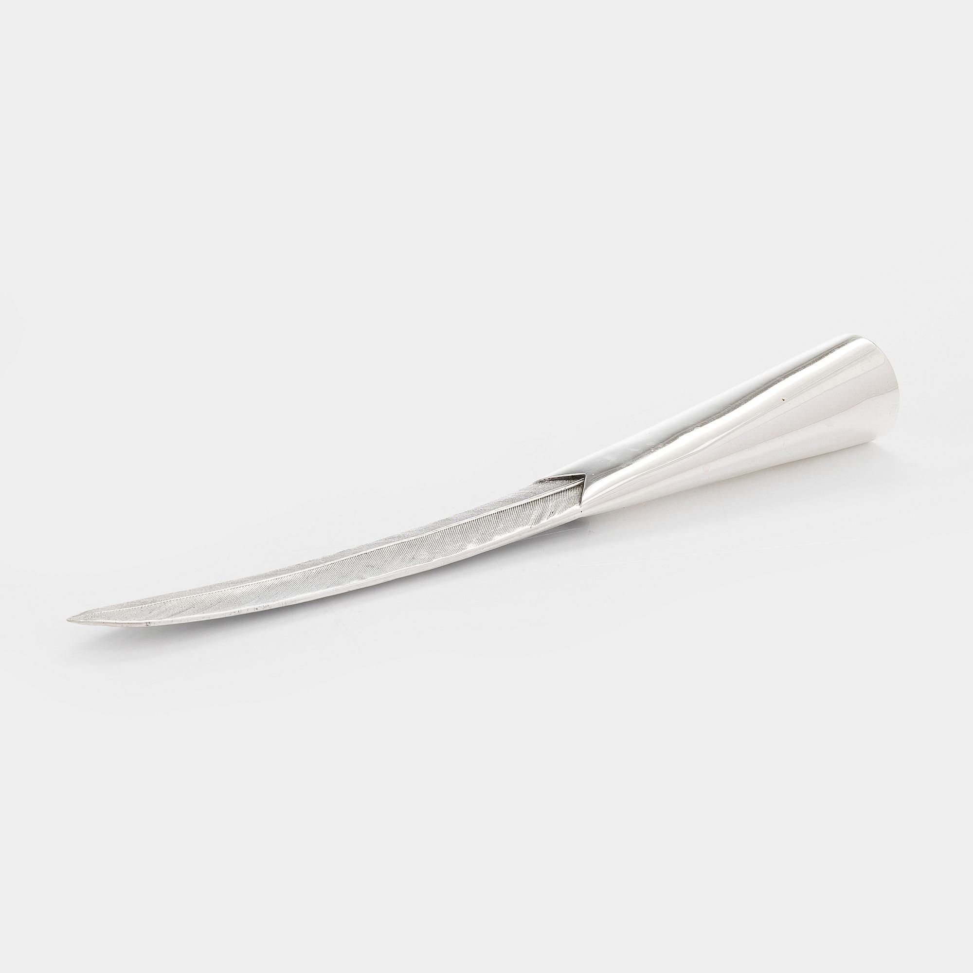 Dekorationsföremål/brevkniv i form av fjäder, sterlingsilver, Lapponia 1984.