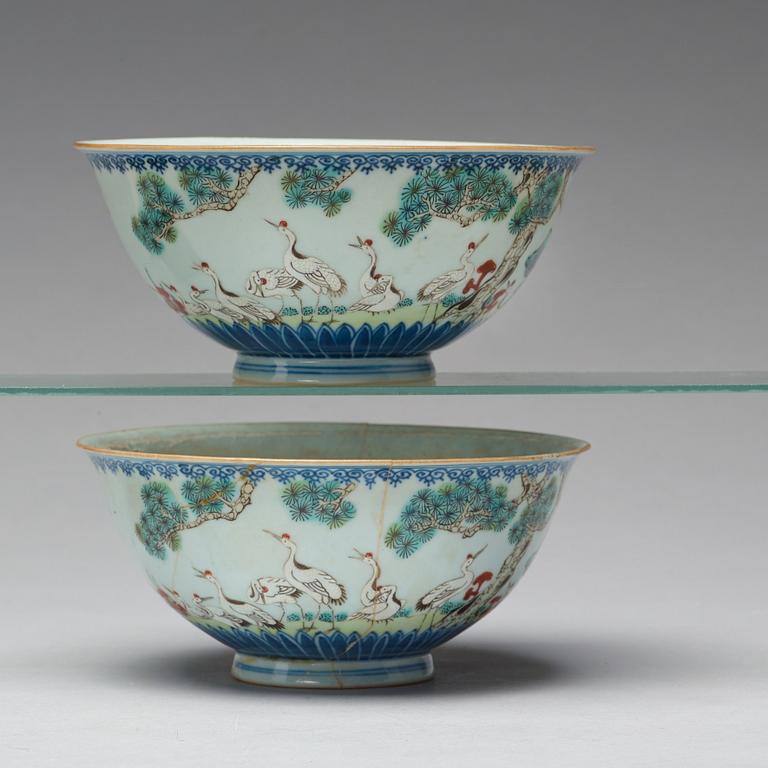 A pair of famille rose bowls, late Qing dynasty, with Qianlong mark.