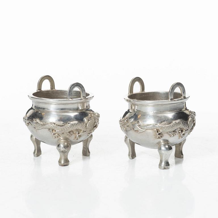 Saltkar ett par, silver, Kina, 1900-tal.