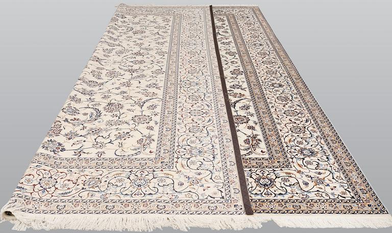 A part silk Nain carpet, so-called 6LAA, approx. 400 x 304 cm.