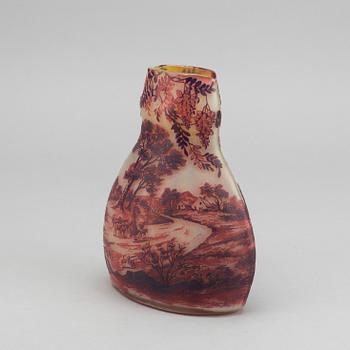 CAMILLE TUTRÉ DE VARREAUX, a cameo signed glass vase.