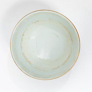 An enamelled 'cranes' bowl, Qing dynasty, with Qianlong seal mark.