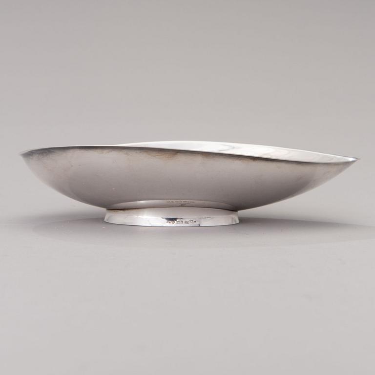 TAPIO WIRKKALA, A SILVER BOWL. Signed TW. Silver 916. Kultakeskus, Hämeenlinna 1963.