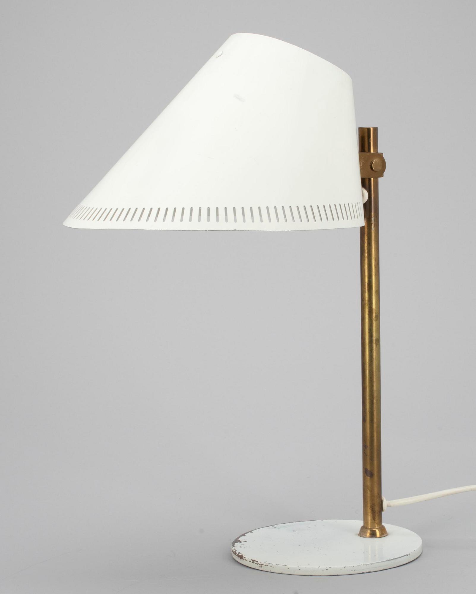 BORDSLAMPA, modell 9222, Paavo Tynell, märkt Idman. 1900-talets mitt.