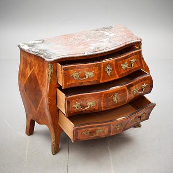 BYRÅ, rokokostil. 1900-tal.