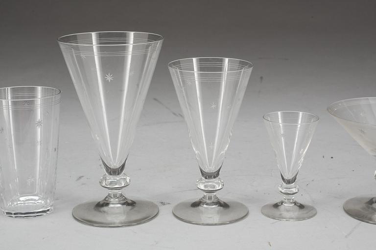 GLASSERVIS, ca 90 delar. 1900-tal.