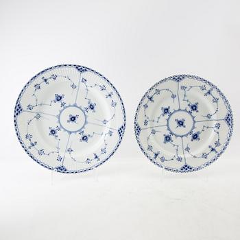 Royal Copenhagen, servis, 92 delar, "Musselmalet halvblonde" , Royal Copenhagen, Danmark.