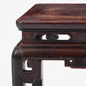 Pall/bord, hardwood. Qingdynastin, 1800-tal.